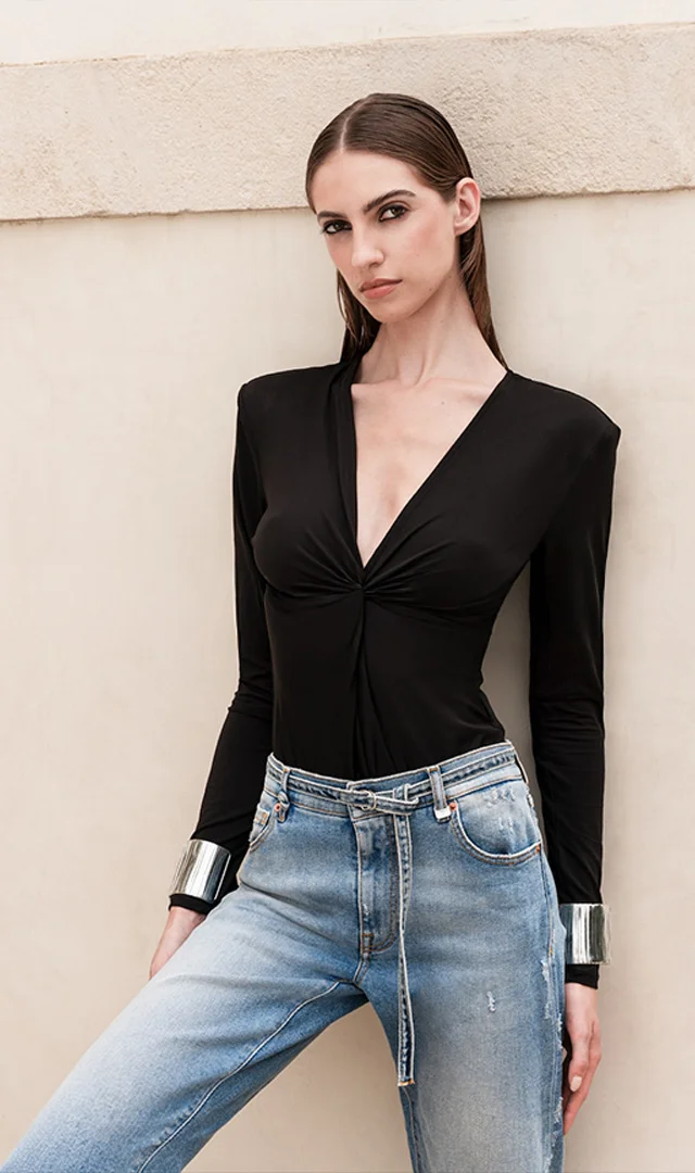 Modelka w jeansach Tramarossa